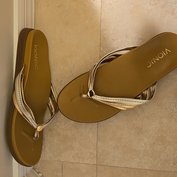 Vionic Palm Catalina Silver Gold Sandals Sz 8 - Picture 3 of 7